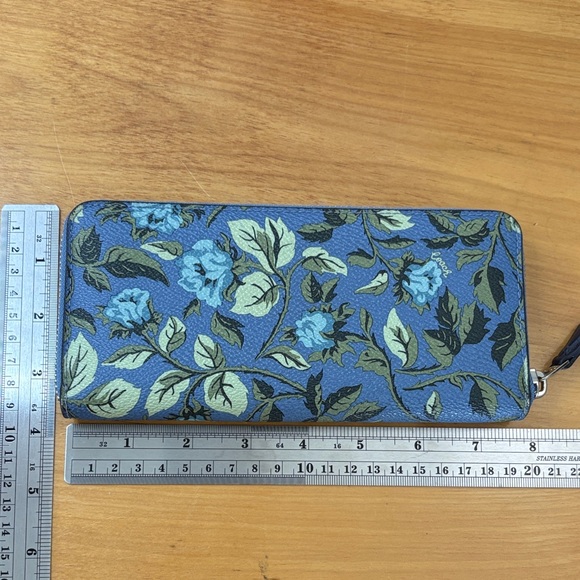 Coach Accordion Zip Slim Wallet Sleeping Rose Print Coated Canvas EUC - Picture 4 of 14